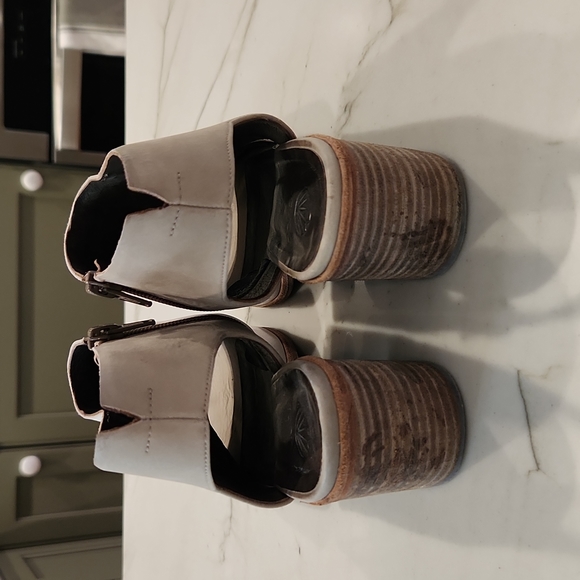 COCLICO stack heel sandals - Picture 7 of 9